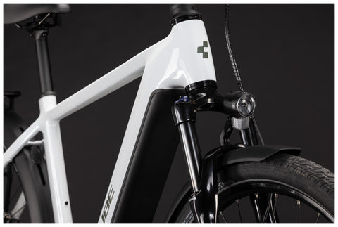 Touring Hybrid ONE 600 metallicwhite´n´chrome Diamant