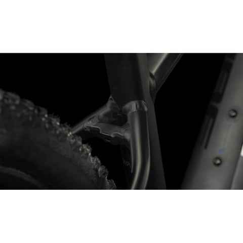 Reaction Hybrid SLX 750