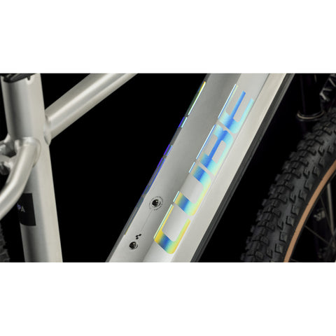 Reaction Hybrid SLX 750