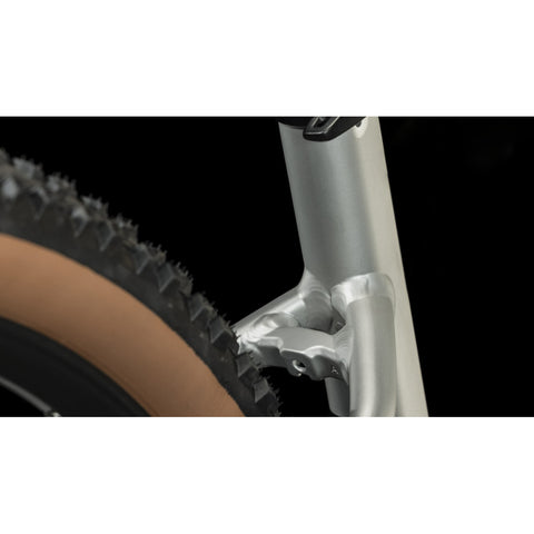 Reaction Hybrid SLX 750