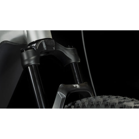 Reaction Hybrid SLX 750